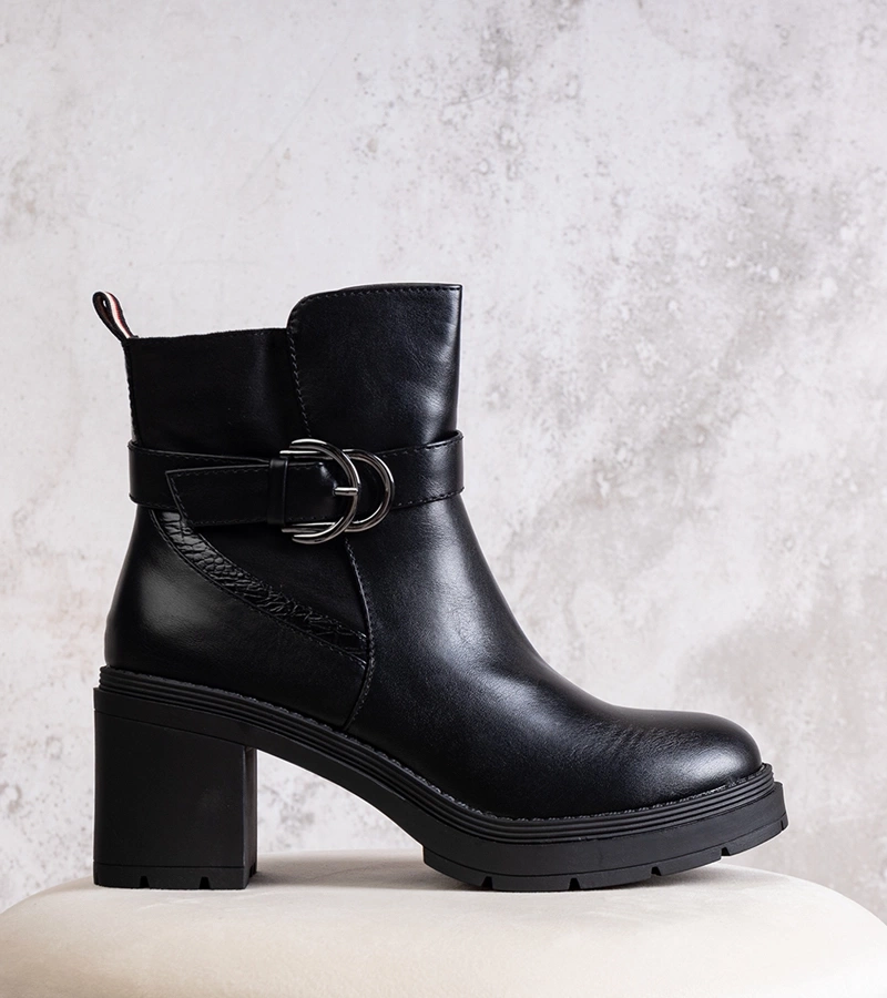 Černé botky na sloupkovém podpatku Mirka