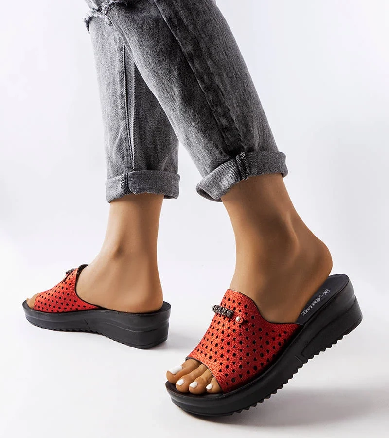 Červené třpytivé žabky na platformách Liisa