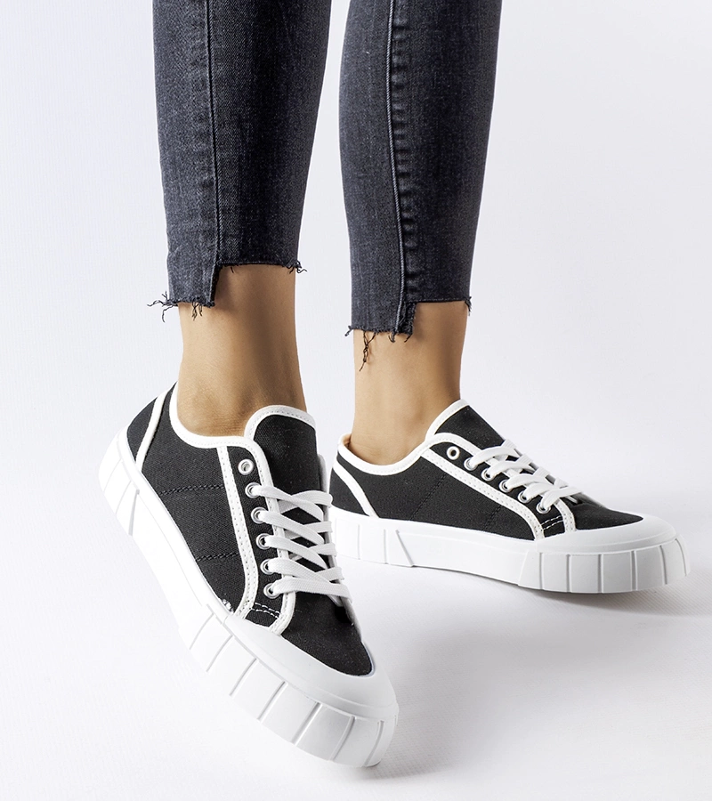 Černé tenisky na tlusté platformě Egidio