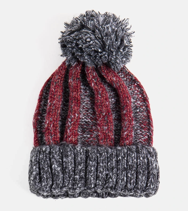 Černá čepice s bambulí Cormil