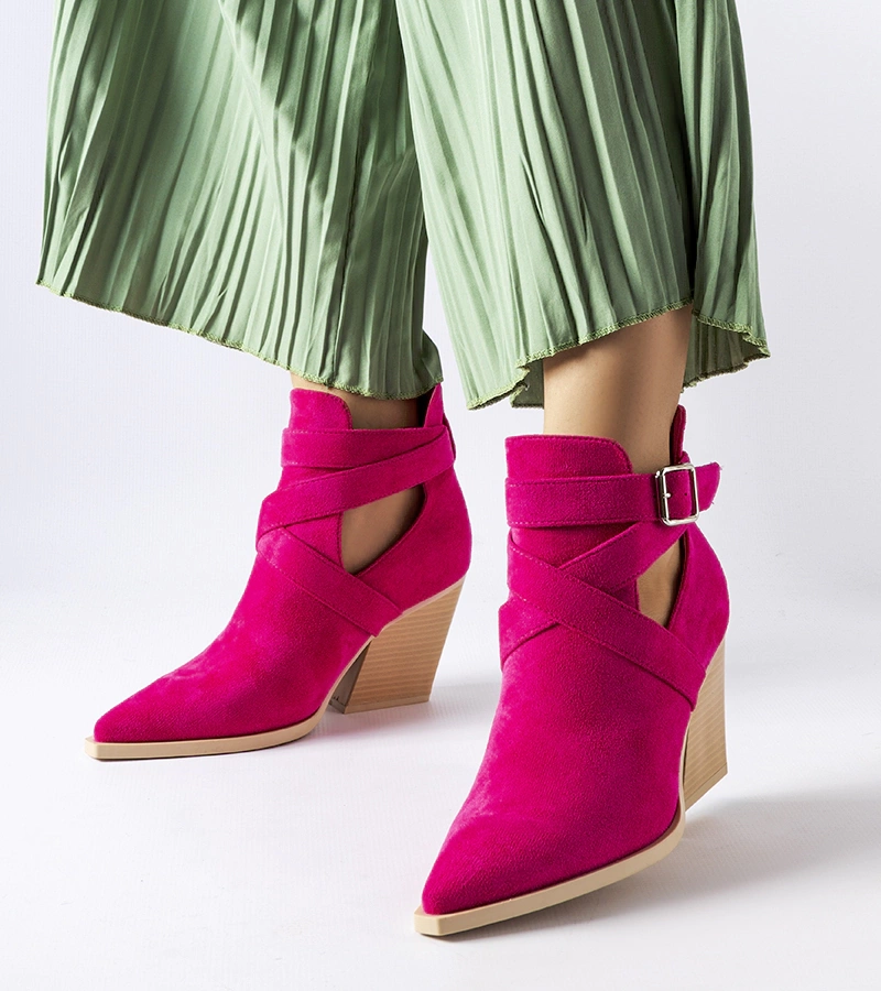 Růžové kovbojské boty zdobené výřezy Duclos