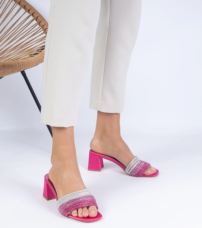 Růžové elegantní pantofle na podpatku s kamínky Maritto