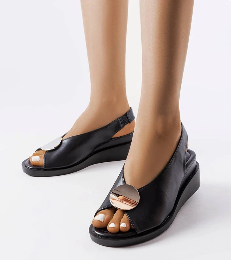 Černé sandály na platformě Vinceza