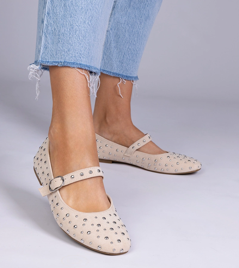 Béžové baleríny s cvoky a přezkou Salos