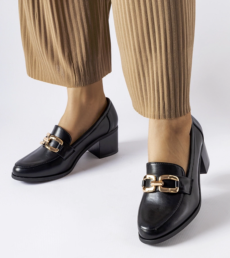 Černé klasické mokasíny s přezkou Artus