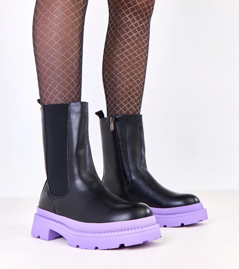 Černé kotníkové boty na fialové podrážce Fortley