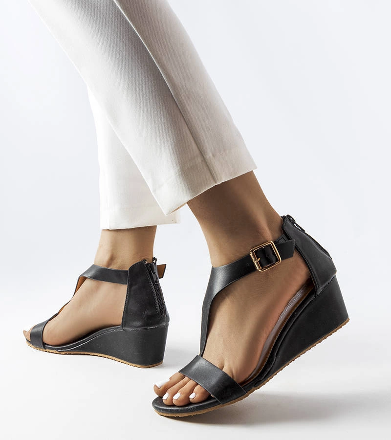 Černé sandály na podpatku Durepos na platformě