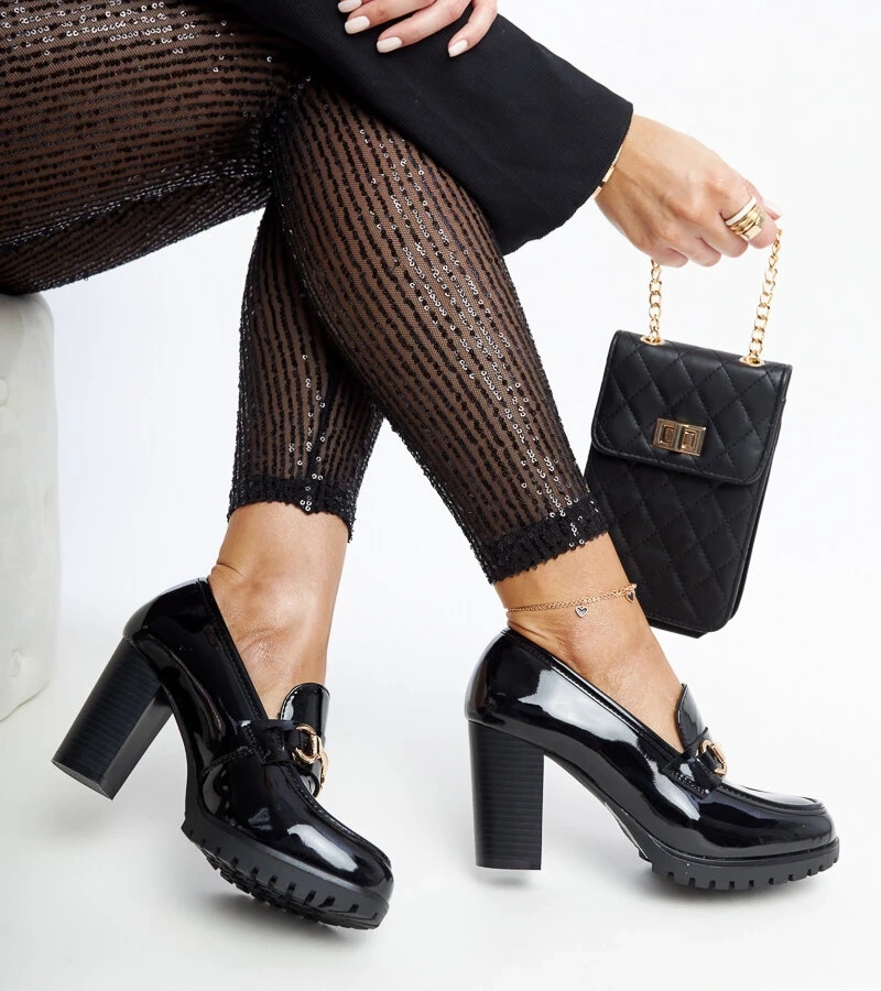 Černé lakované lodičky na podpatku od Giacoma