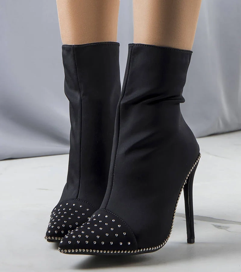 Černá boty na jehlovém podpatku Flegrei