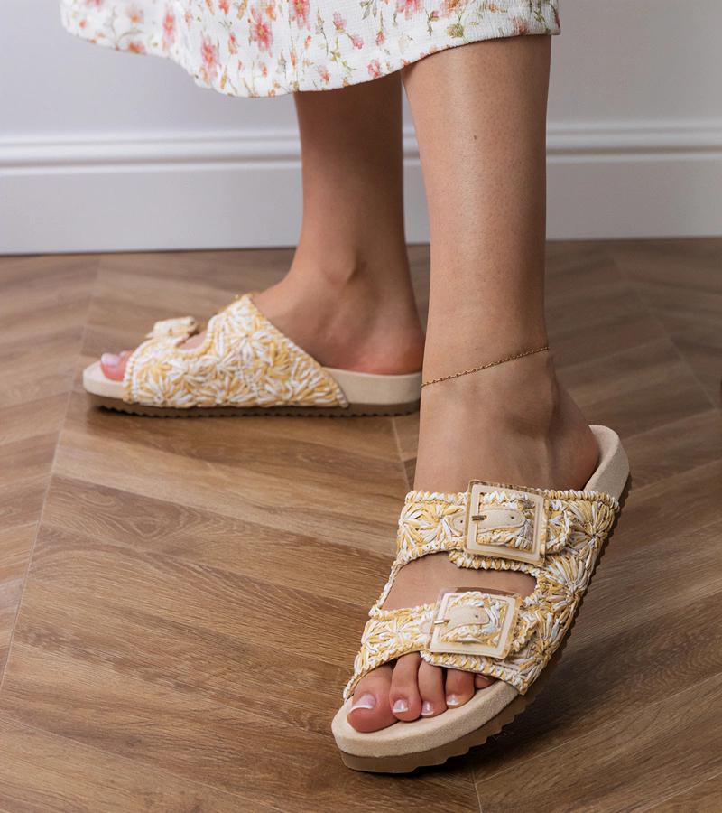 Béžové háčkované pantofle s přezkami na páscích Firada