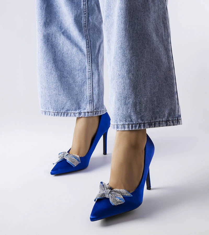 Modré saténové jehlové podpatky s mašlí značky Mia