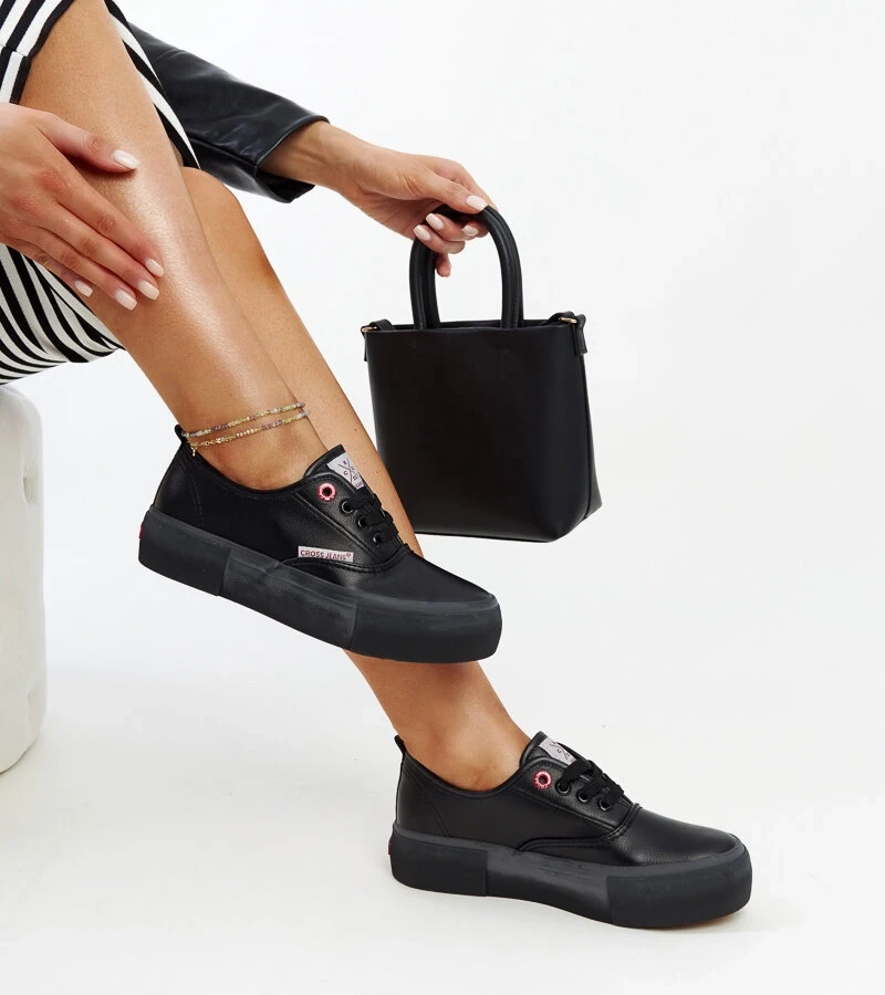 Černé dámské tenisky CROSS JEANS