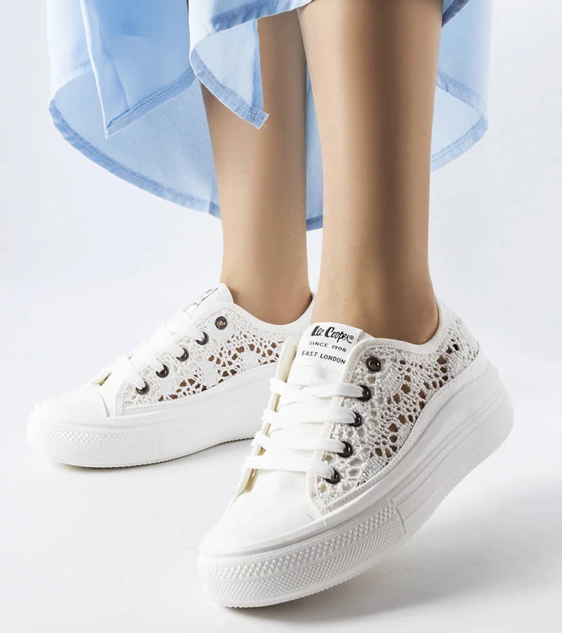 Bílé prolamované tenisky Lee Cooper LCW-23-44-1617