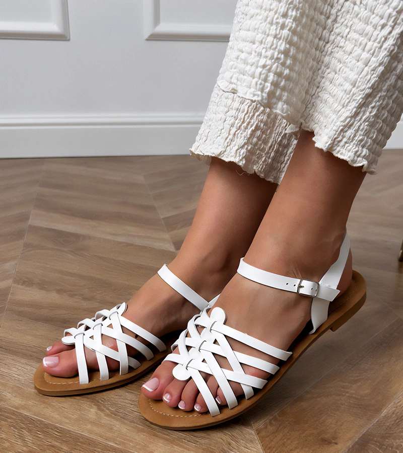 Bílé pletené sandály na ploché podrážce Selvira