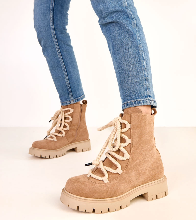 Béžové kotníkové boty s ozdobnou šňůrkou Gabria