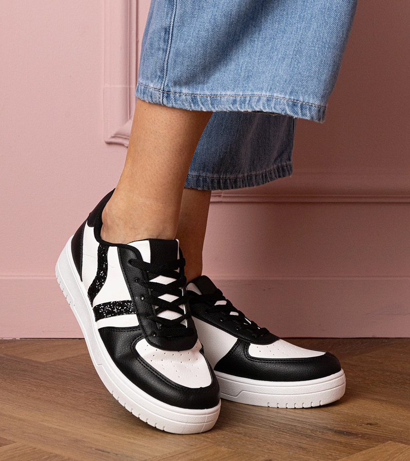 Černé tenisky zdobené třpytkami Blona