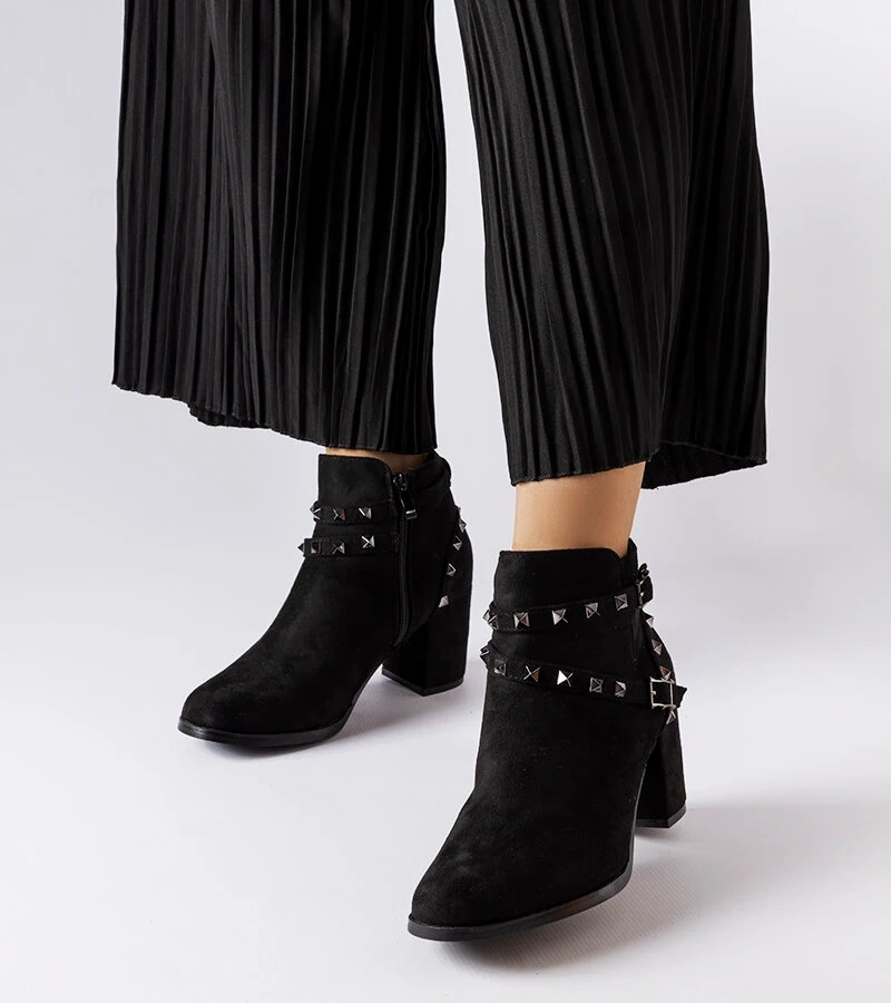 Černé boty s jehlovými podpatky Irma