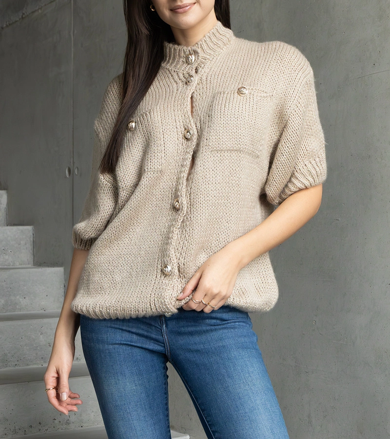 Dámský svetr tmavě béžový s krátkým rukávem ozdobné knoflíky Shela