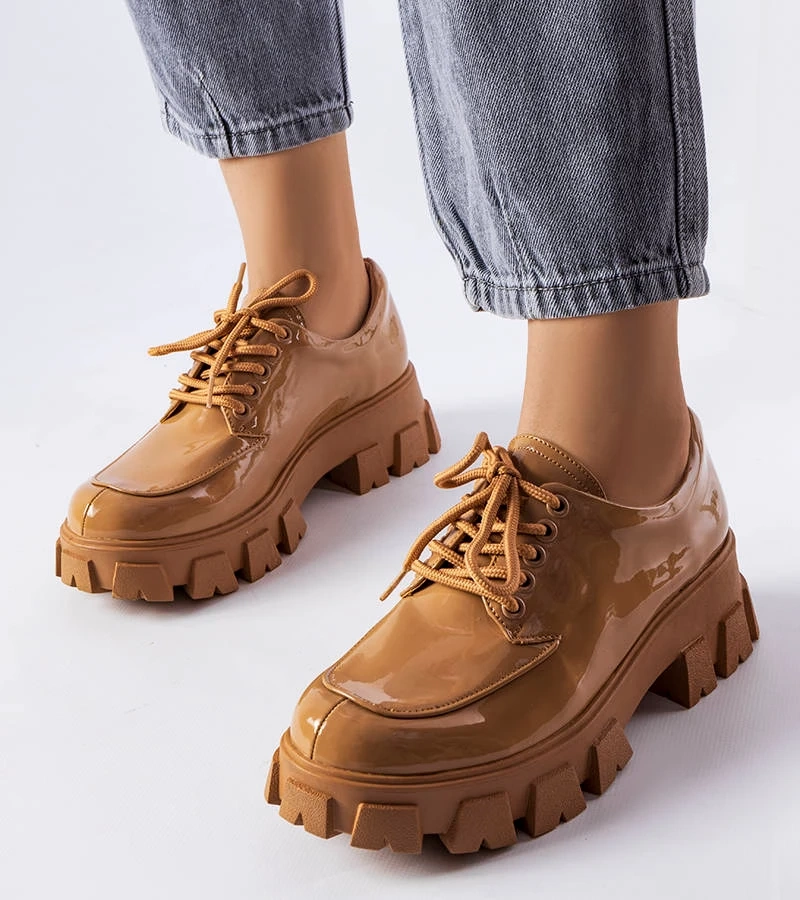 Hnědé lakované polobotky Beccadelli