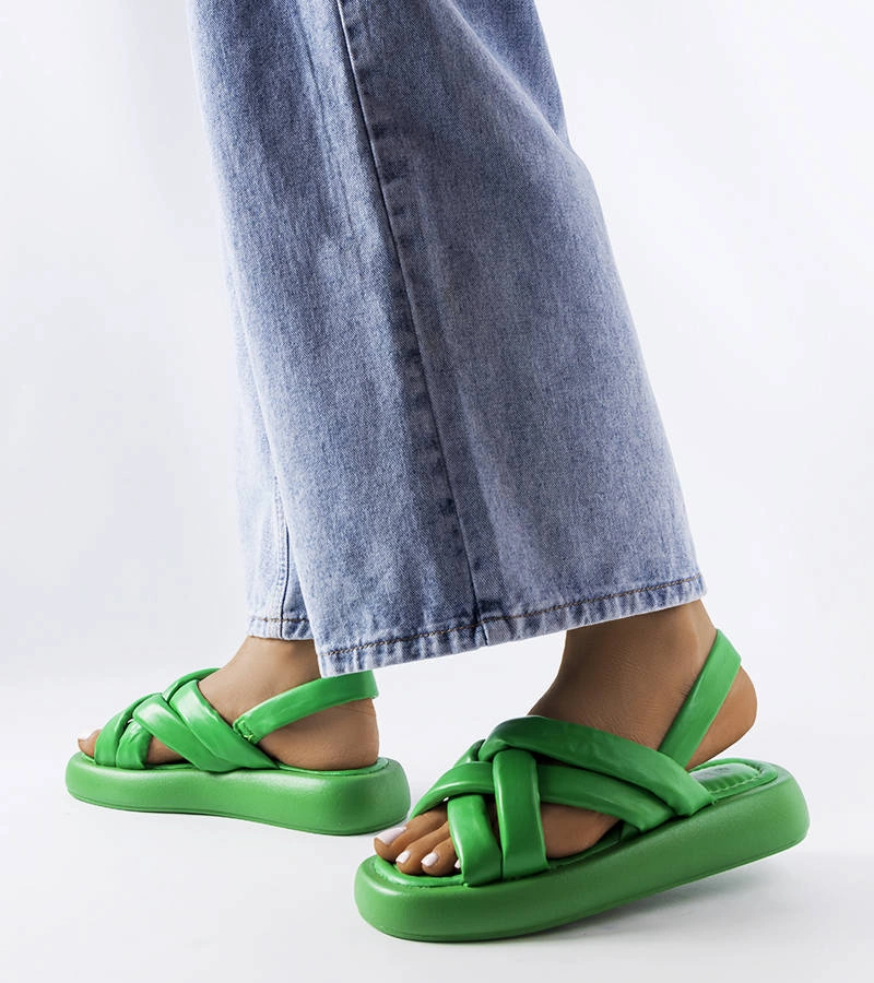 Žabky Primeau na zelené platformě