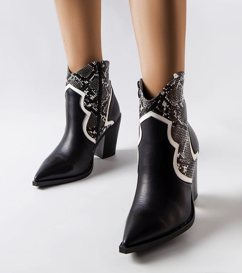 Černé boty na jehlovém podpatku Ezinet