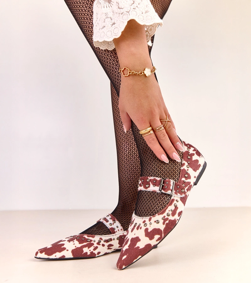 Hnědé baleríny s kravskými skvrnami zdobené cvočky Loresi