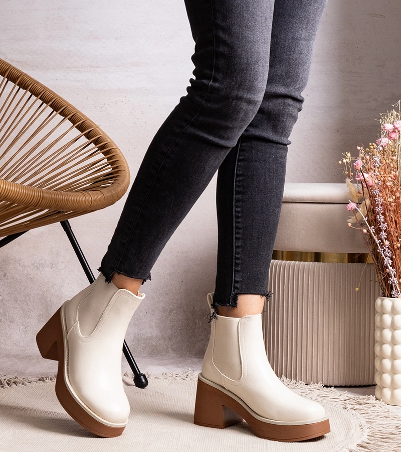 Beige kotníkové boty na sloupkovém podpatku Lidea