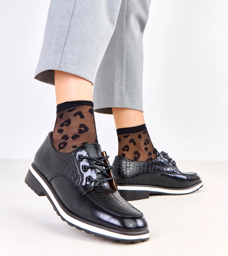 Černé polobotky s embossingem a čtvercovou špičkou Kerawa