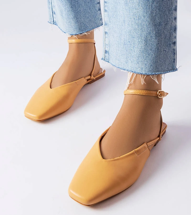 Béžové sandály Jehovah s krytou špičkou