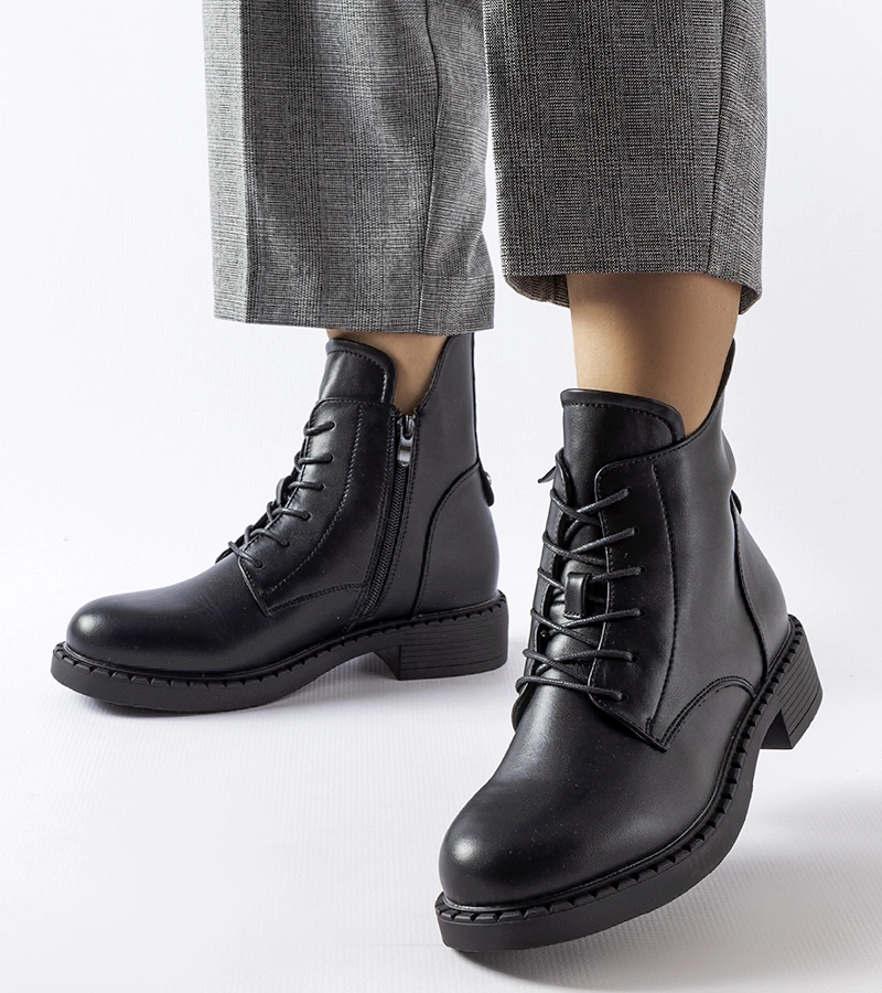 Černé asymetrické ploché botky Solza