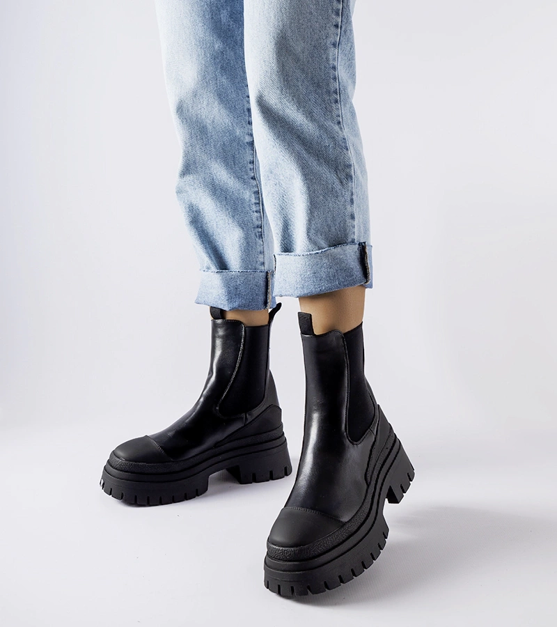 Černé masivní boty Wexford na zavazování