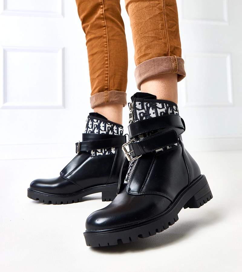 Černé pevné boty Manzoni na zip