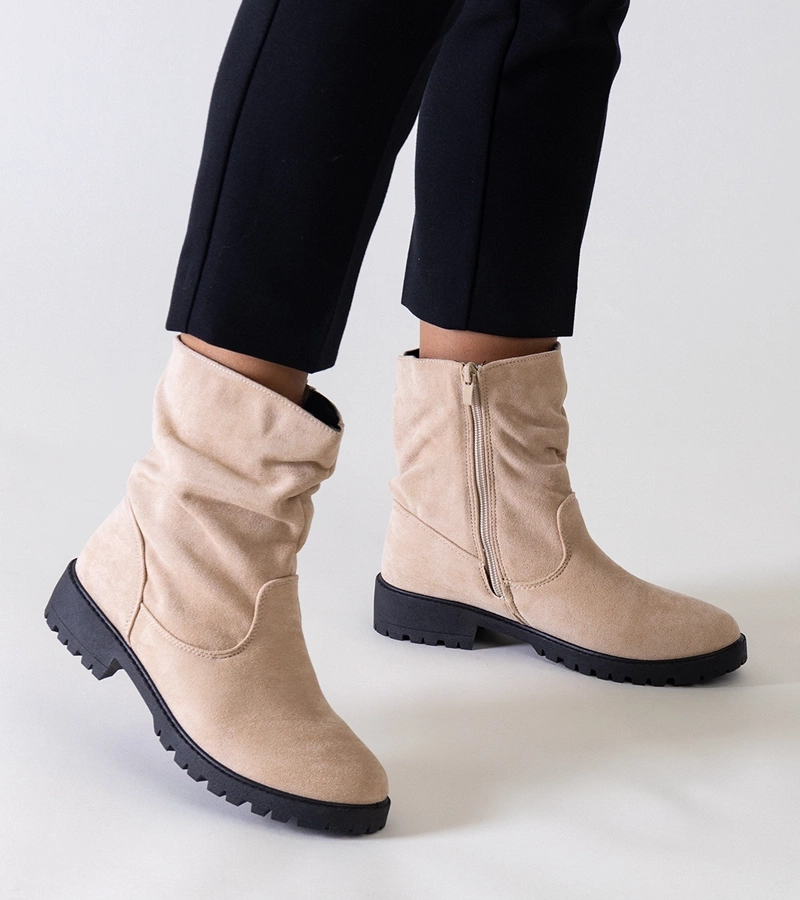 Beige nařasené boty na podpatku z eko-veluru Hinda