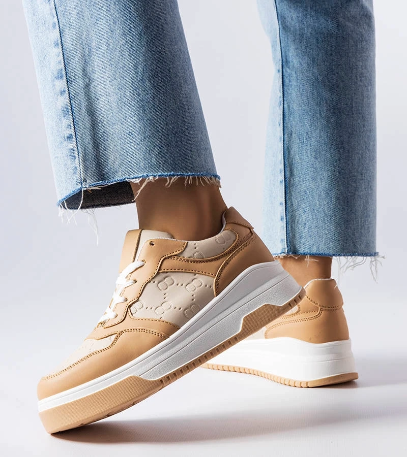 Béžové tenisky zdobené reliéfem Paré