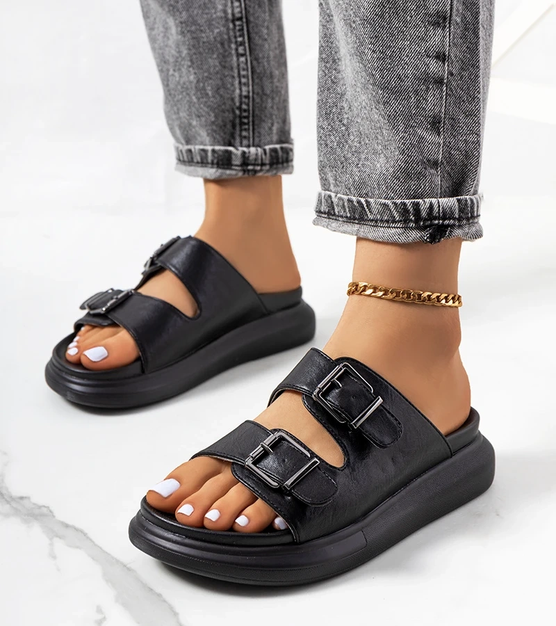 Černé žabky s přezkami Ageston