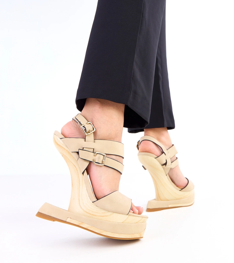 Béžové sandály na futuristickém podpatku Lansi