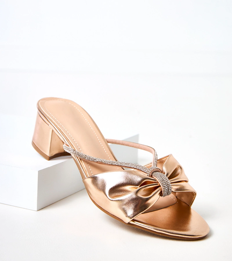 Vztyčené pantofle zdobené zirkony Anbrani