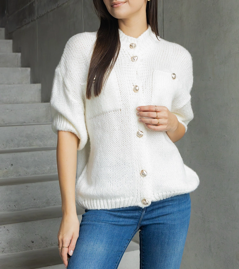 Dámský bílý svetr s krátkým rukávem ozdobné knoflíky Shela