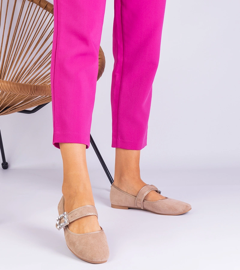 Béžové baleríny zdobené sponou s krystaly Demetra