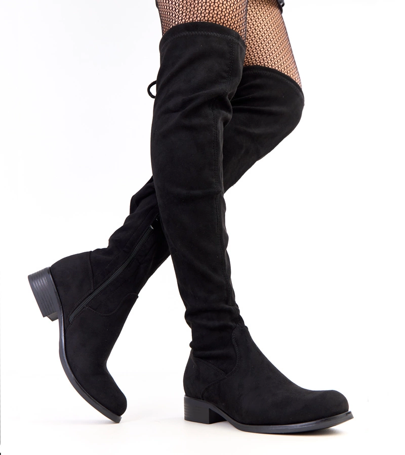 Černé dlouhé kozačky na ploché podrážce Heloren