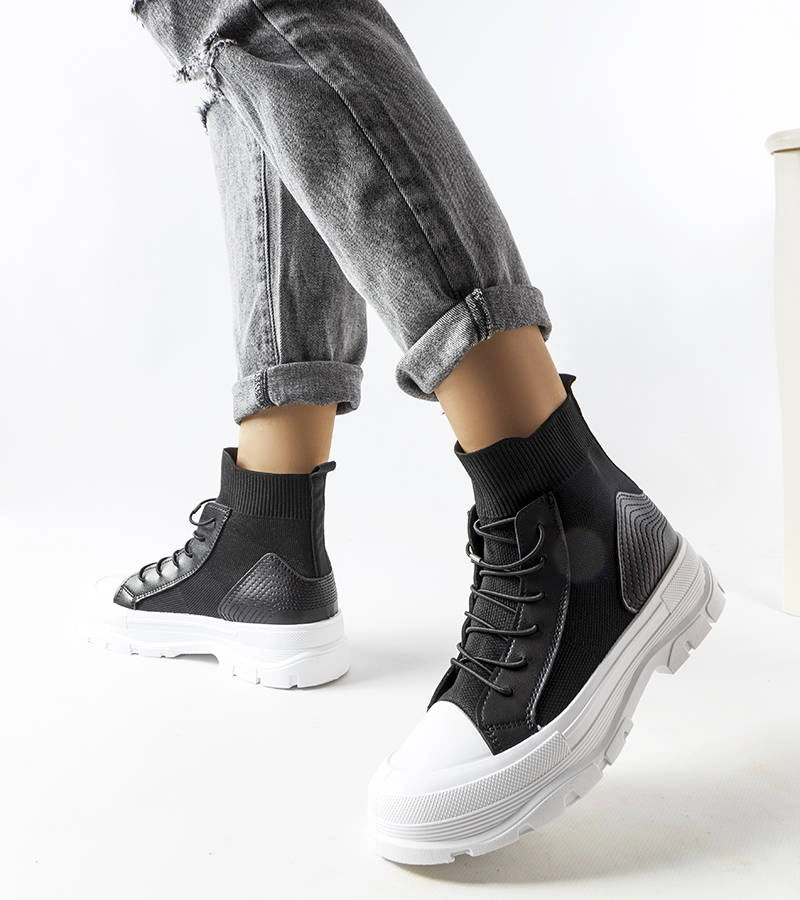 Černé vysoké tenisky s pružným svrškem od Pru