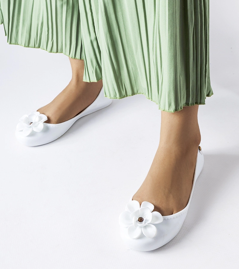 Bílé gumové baleríny s květinou Zerbino