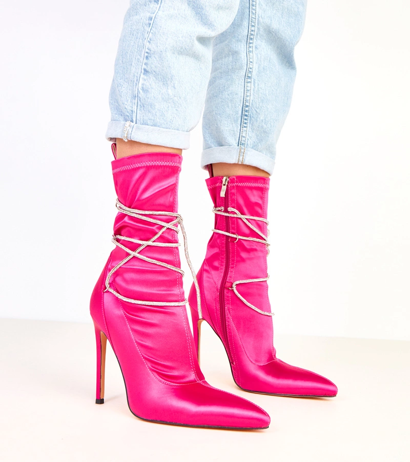 Růžové saténové kotníkové boty na jehlovém podpatku zdobené kamínky Tolnai