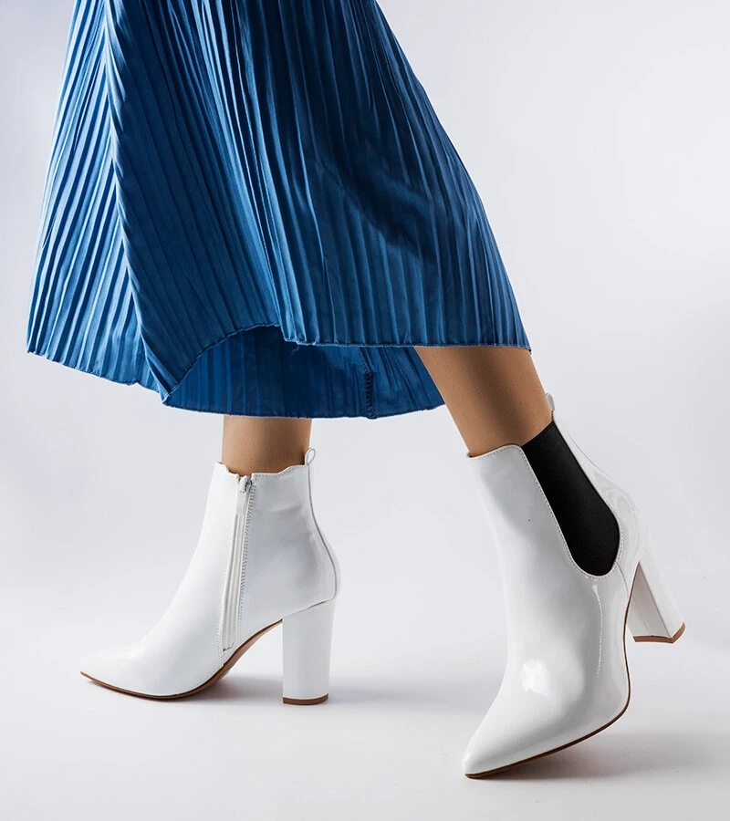 Bílé lakované boty Dolli na jehlovém podpatku
