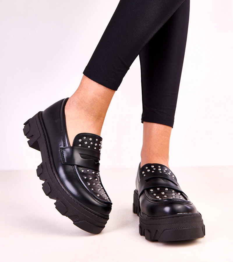 Dámské černé mokasíny zdobené cvočky Memolis