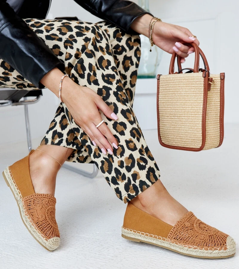 Hnědé espadrilky s výšivkou Kalba