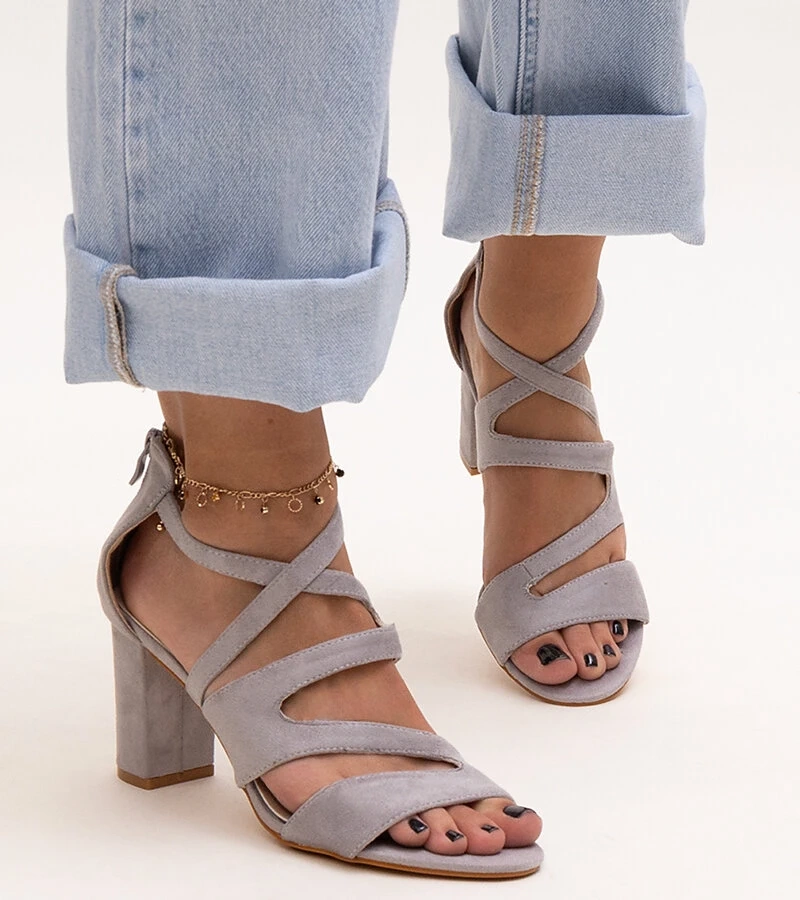 Šedé sandály na podpatku s kůžovou vložkou Yanick