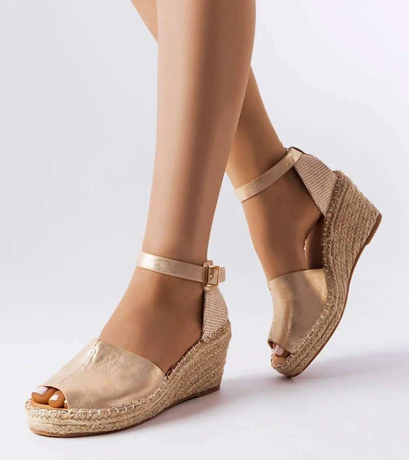 Stezky zlaté espadrilky na podpatku