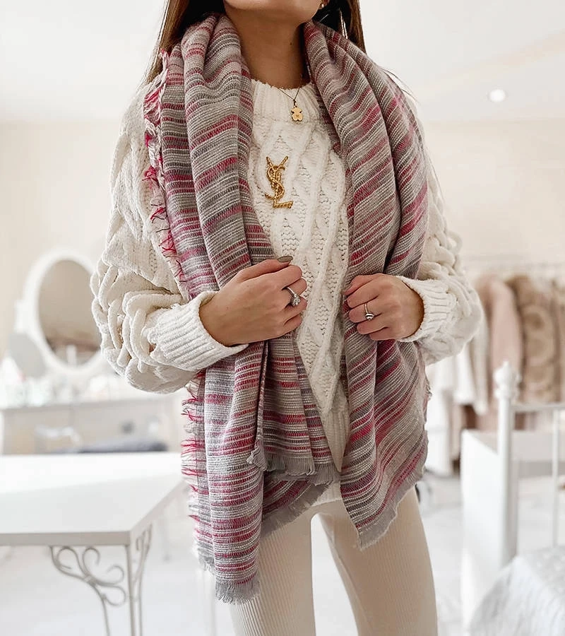 Nyomi fialový šátek