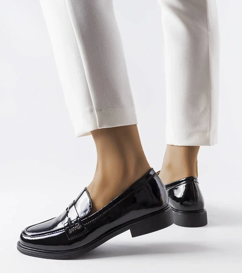 Černé lakované mokasíny Gioia